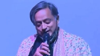 Shashi Tharoor Sings Kishore Kumar's 'Ek Ajnabee Haseena Se' at Event, Netizens Call Him Multi-Talented | Watch