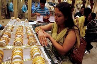 Gold Rate Hike Today: सोने की खरीदारी में है समझदारी, जानिए आज 10 ग्राम 22ct-24ct गोल्ड का रेट