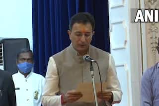 UP Cabinet Expansion: योगी सरकार ने किया कैबिनेट विस्तार, जितिन प्रसाद सहित 7 लोगों ने ली मंत्री पद की शपथ