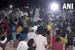 Kisan Mahapanchayat: Protesting Farmers Camp Outside Govt Offices in Karnal After Talks With State Fail | 10 Points