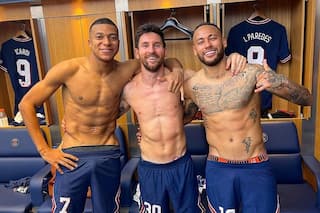 HOTNESS Alert! Messi, Neymar, Mbappe's Shirtless Locker-Room Pic Goes Viral