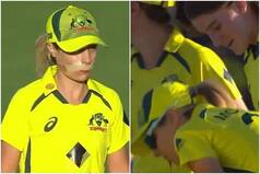 Australia Women vs India Women, 3rd ODI: खून से लथपथ हुईं Sophie Molineux, मुंह पर पट्टी बंधवाकर वापस मैदान पर उतरीं, फैंस ने की तारीफ
