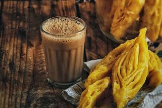 Why You Should Never Have Tea on an Empty Stomach, Expert Speaks