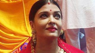 Aishwarya Rai ने भी हाथ जोड़कर लिया बप्पा से आशीवार्द, लाल रंग की साड़ी में लगी बेहद खूबसूरत
