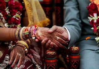 Newly-Wed Bride Sends Groom to Bring Water, Runs Away With Cash & Jewelry in UP's Mainpuri