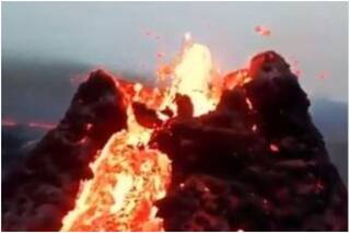 यहाँ ज्वालामुखी में फटना शुरू, जोरदार विस्फोट हुआ, 50 साल पहले हुई थी ऐसी घटना