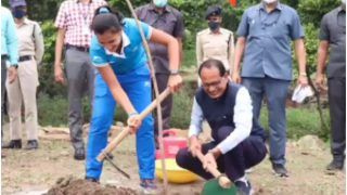 मध्य प्रदेश में भारतीय महिला हॉकी टीम सम्मानित, सीएम के साथ खिलाड़ियों ने पौधे भी रोपे