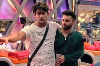 Rahul Vaidya Sings Sidharth Shukla's Favourite Song in His Recent Stage Performance as Tribute - Watch