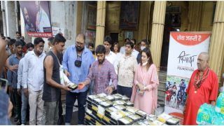 Olympic Medallist Bajrang Punia, Powerlifting Champ Gaurav Sharma Distribute Food to Needy in Delhi