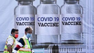 केंद्र सरकार का राज्यों को निर्देश, 'कोरोना टीके की दूसरी खुराक का दायरा बढ़ाएं, हर जिले के हिसाब से बनाएं योजना'