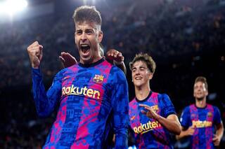 Gerard Pique Turns Striker to Keep Barcelona Champions League Hopes Alive