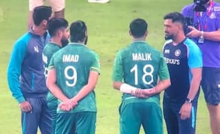 IND vs PAK: बाबर आजम ने मैच के बाद लिए धोनी से टिप्‍स, पाक खिलाड़ी भी हुए शामिल