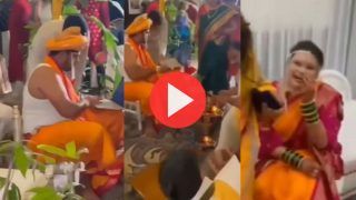 Dulha Dulhan Ka Video: मंडप में पंडित जी के सामने ऐसा कुछ करने लगा दूल्हा, फिर हंसी ना रोक पाई दुल्हन | देखिए ये वीडियो