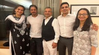 Aryan Khan को जमानत मिलने के बाद लीगल टीम के साथ मुस्‍कुराते नजर आए शाहरुख खान, देखें Pics