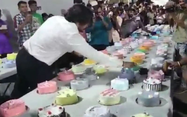 Viral News: Latest Viral News, Trending Viral News, Social Media News, Online Viral Videos | India.com