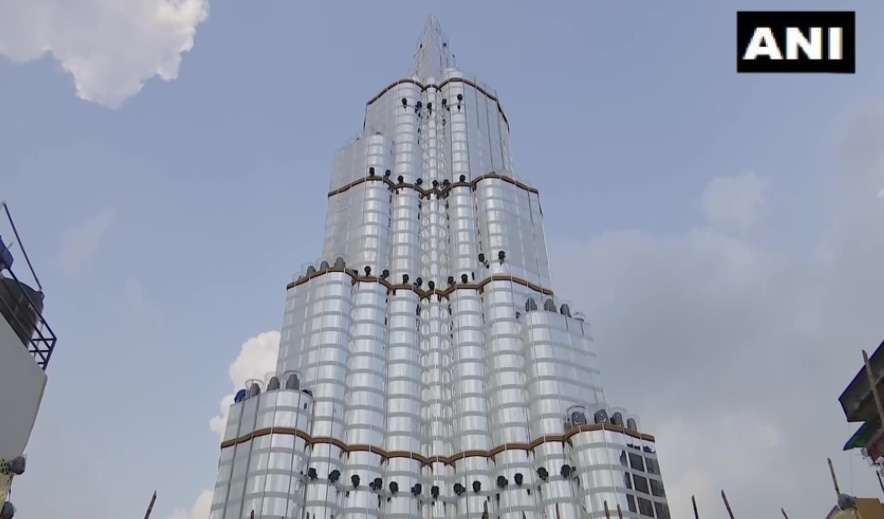 Durga Puja 2021: Pandal in Kolkata's Lake Town Replicates Dubai's Iconic Burj Khalifa | See Pics