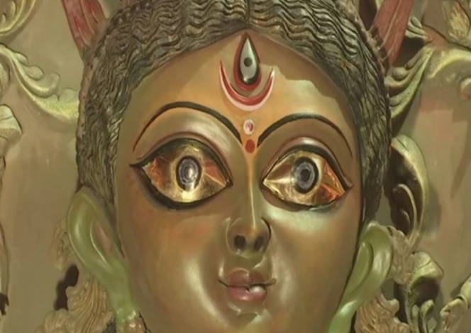 Durga Idols Dressed in Gold Saree, Installed With Gold Eyes at Kolkata Pandal
