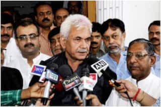 महात्मा गांधी की पढ़ाई को लेकर राज्यपाल मनोज सिन्हा का दावा गलत: तुषार गांधी