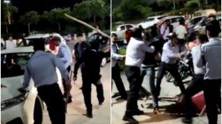 नोएडा: आम्रपाली सोसायटी में गार्डों की गुंडागर्दी, कार पर स्टीकर न होने से रेजिडेंस को बुरी तरह से पीटा, VIDEO