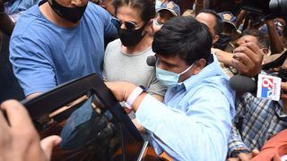 Shah Rukh Khan Gets Mobbed By Crowd Outside Arthur Road Jail After His 18-Minute Meet With Aryan Khan