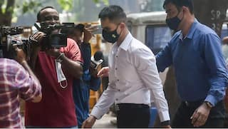 In 2011, Sameer Wankhede Had Stopped Shah Rukh Khan At Mumbai Airport; Know Why