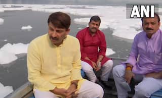 BJP's Manoj Tiwari Rides Boat in Toxic Foam-Covered Yamuna in Delhi, Blames Kejriwal | Watch