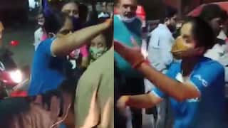 Delhi Woman Slaps & Punches Cab Driver, Abuses Him In Middle of a Busy Road | Watch