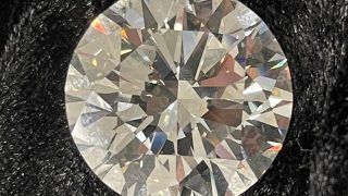 Woman Finds Rare Diamond Worth Rs 20 Crores While Cleaning Her House, Had Almost Thrown It Away!