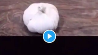 Viral Video: This Desi Jugaad to Peel a Garlic Within Seconds Will Make Your Life Easier | Watch