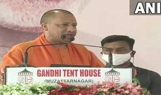 जो लोग मंदिर जाने में संकोच करते थे, वो इतना बड़ा तिलक लगाते हैं, जैसे ये ही सबसे बड़े हिंदू हैं: CM योगी
