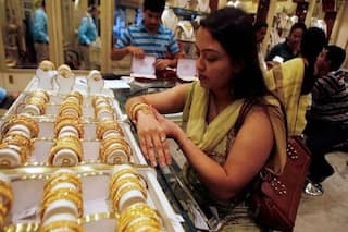 Gold Rate: धनतेरस पर बरसा सोना, 8000rs सस्ता क्या हुआ? लोगों ने 75,000 करोड़ का गोल्ड खरीद लिया
