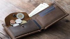 वास्तु टिप्सः अमीर बनना चाहते हैं तो आज ही अपने पर्स में रखें ये चीजें, कर्ज से भी मिलेगा छुटकारा
