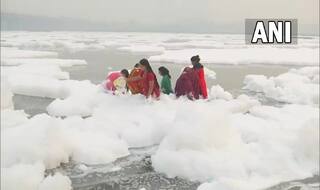 Chhath Puja 2021: यमुना में ये इतनी बर्फ कैसे तैर रही, कैसे डुबकी लगा रहे हैं लोग, देखें Viral Video