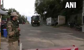 J&K Encounter: आतंकियों की गोलीबारी में पुलिस जवान घायल, सुरक्षाबलों ने घरों में घेरा