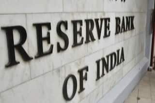 आरबीआई ने शहरी सहकारी बैंकों को एक साल के भीतर मानद पदों को समाप्त करने को कहा