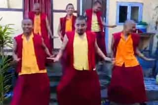 Akshay Kumar Is All Hearts As Buddhist Monks Add Twist To 'Aila Re Aila' | Watch Viral Video