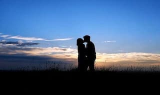 Pyar Ki Saza: बीवी घर में और पार्क में गर्लफ्रेंड के साथ खुल्लमखुल्ला प्यार कर रहा था पुलिसवाला, चली गई नौकरी