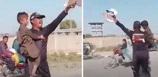 Pakistan Cop Stands on Street & Tries to Sell His Children For Rs 50000, Know Why | Watch