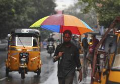 Weather Update: कहीं ठंड से छूट रही कंपकंपी, कहीं बारिश से हाल-बेहाल, जानिए मौसम का मिजाज