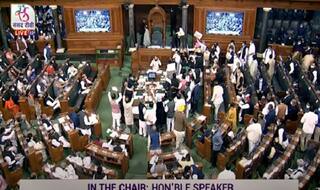 Winter Session of Parliament Live Updates: चौथे दिन भी हंगामा और नारेबाजी, विपक्षी नेताओं ने राज्सभा से वॉकआउट किया