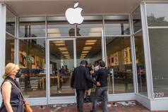 Tim Cook Salary 2021: Tim Cook Got More Than 1,400 Times Salary Of An Average Apple Employee