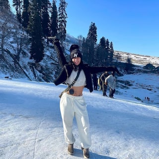 Tiger Shroff's Sister Krishna Shroff Flaunts Hot Midriff Amid Snow in Kashmir, Fans Ask 'Thand Nahi Lagti Kya' - See Pics