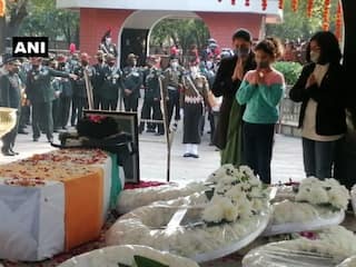 Daughter Of Lt Colonel Harjinder Singh, Who Died In Chopper Crash, Performs His Last Rites | Watch