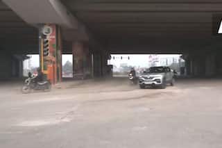 Traffic opens at Ghazipur Border: एक साल बाद खुल गया दिल्ली का गाजीपुर बॉर्डर, फर्राटा भर रही गाड़ियां | देखें Video