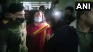 Chhattisgarh: महात्‍मा गांधी के अपमान के आरोपी कालीचरण महाराज कोर्ट में पेश, समर्थन में जुटी भीड़