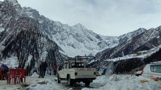 Planning to Celebrate 'White' New Year 2022? Places in India to Experience Snow Vacay