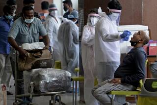 CoronaVirus In India: केंद्र सरकार ने इन राज्यों को दी चेतावनी, कहा-कोरोना को रोकें, उठाएं जरूरी कदम