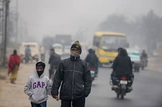 IMD Predicts Fall In Temperature, Cold Wave Over North, East & West India For Next 4-5 Days