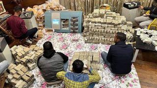 Kanpur IT Raid: 'समाजवादी इत्र' बनाने वाले व्यापारी के घर IT की छापेमारी में 175 करोड़ रुपये बरामद, गायब हैं पीयूष जैन