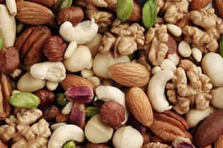 क्या आपको भी हैं ये 3 समस्याएं? भूलकर भी न करें Nuts का सेवन